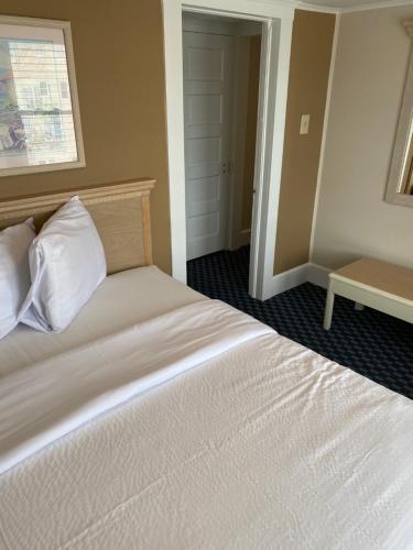 The Admiral Hotel Motel - photo 87