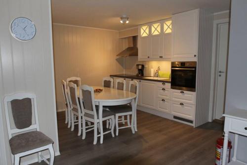 Best of Lyngen panorama apartment — 4-Star Luxury Hotel in Lyngseidet, Norway