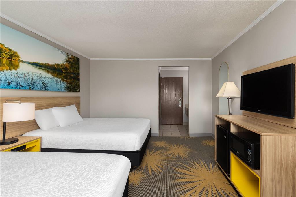 Days Inn & Suites by Wyndham Kansas City South - photo 13