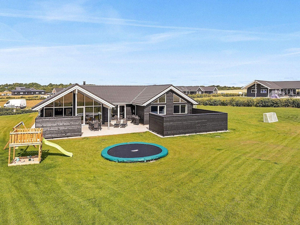 Luxury Retreat for 18 By Traum Ferienwohnungen — 4-Star Luxury Hotel in Skive, Denmark