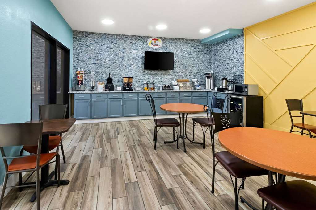 Super 8 by Wyndham Vandalia Dayton International Airport - photo 11