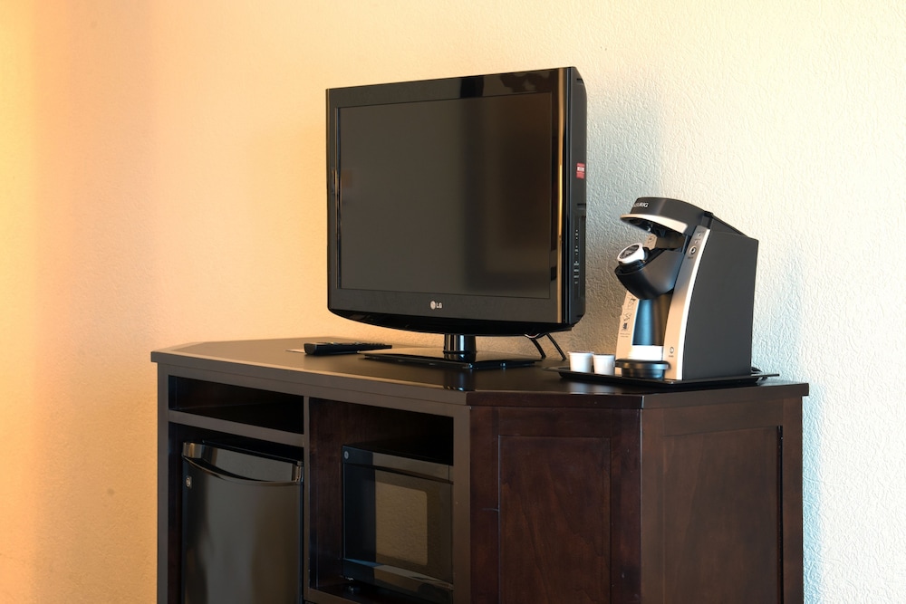 Holiday Inn Hotel & Suites Charleston West by IHG - photo 22