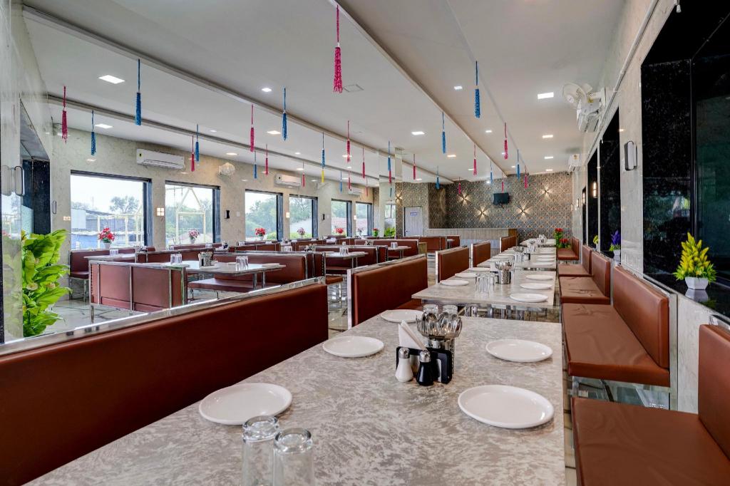 Neelkanth Hotel and Restaurant — 4-Star Luxury Hotel in Dabhoi, India
