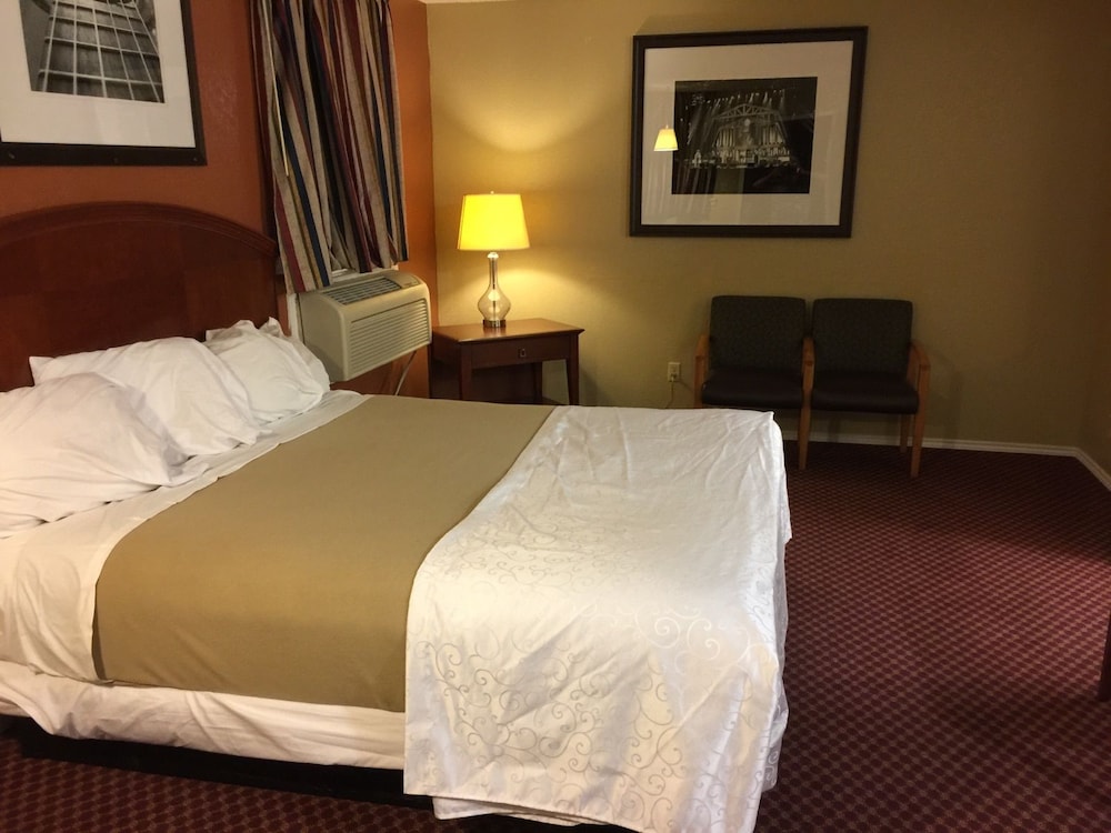Ranch House Inn and Suites - photo 21