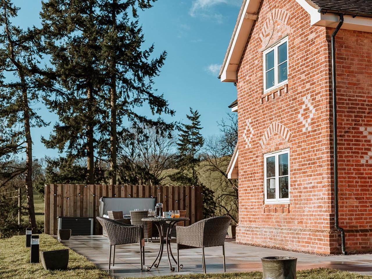 Copper Beech Cottage — 5-Star Luxury Hotel in Welshpool, United Kingdom