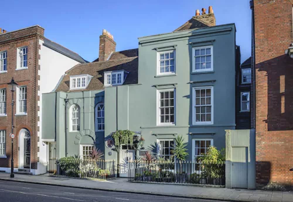 Ye Spotted Dogge in Portsmouth, United Kingdom