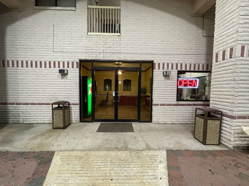 Woodland Inn & Suites - photo 16