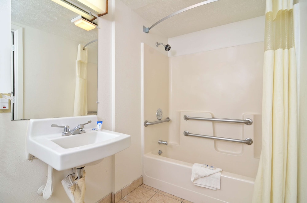 Americas Best Value Inn Lincoln - photo 23