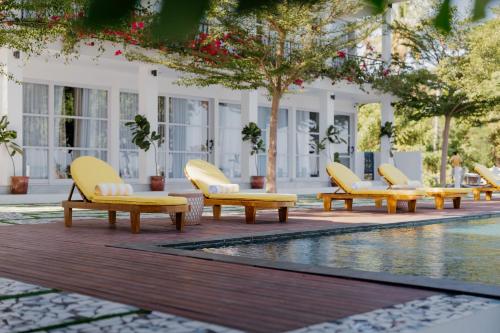 Muara Lovina Hotel — Singaraja