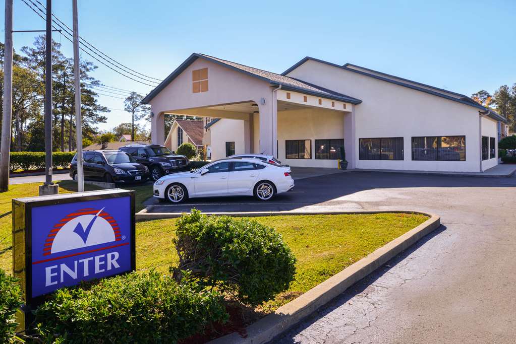 Americas Best Value Inn & Suites Bastrop - carbon neutral hotel in Bastrop