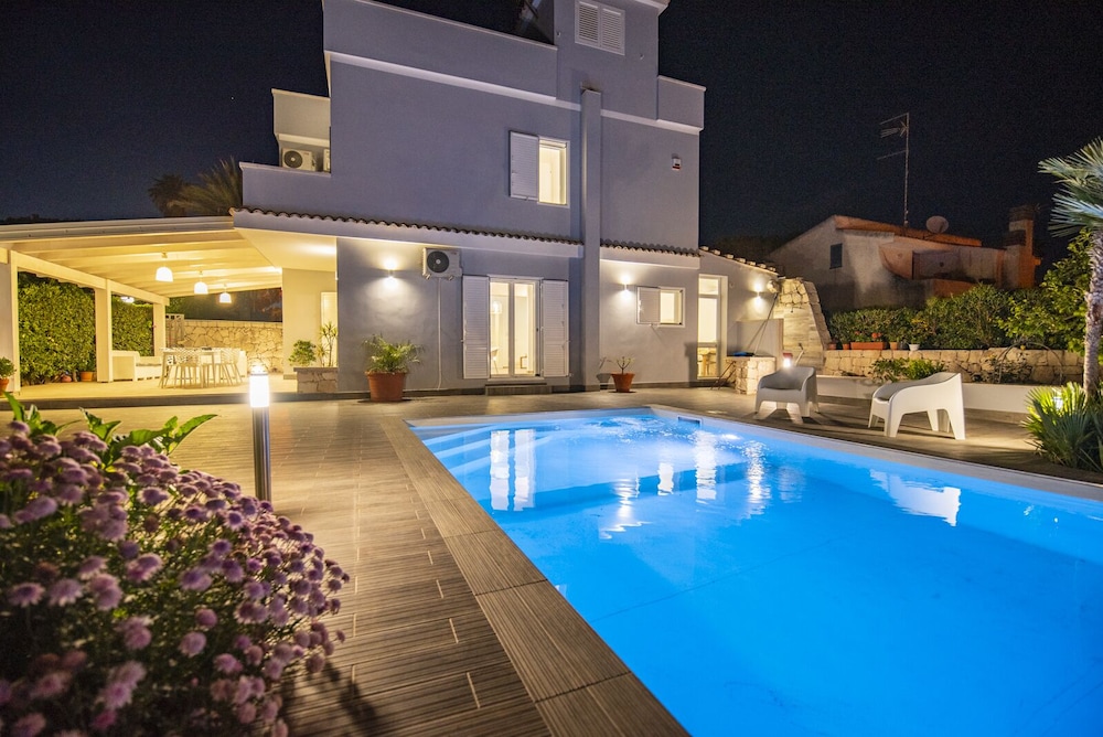 Villa Lucilla Fontane Bianche — 4-Star Luxury Hotel in Siracusa, Italy