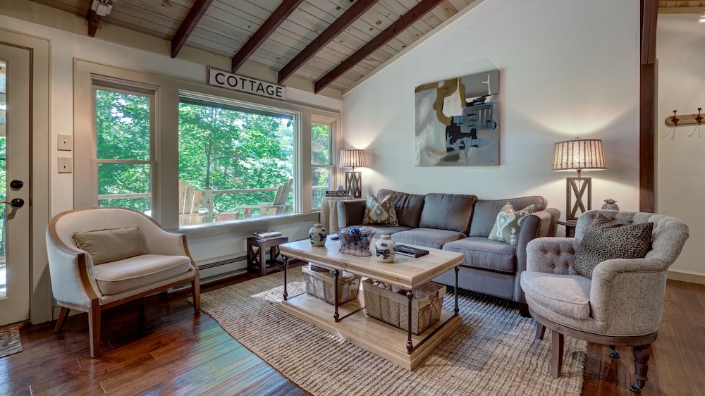 Mountain Laurel Tree House — 4-Star Luxury Hotel in Highlands, United States