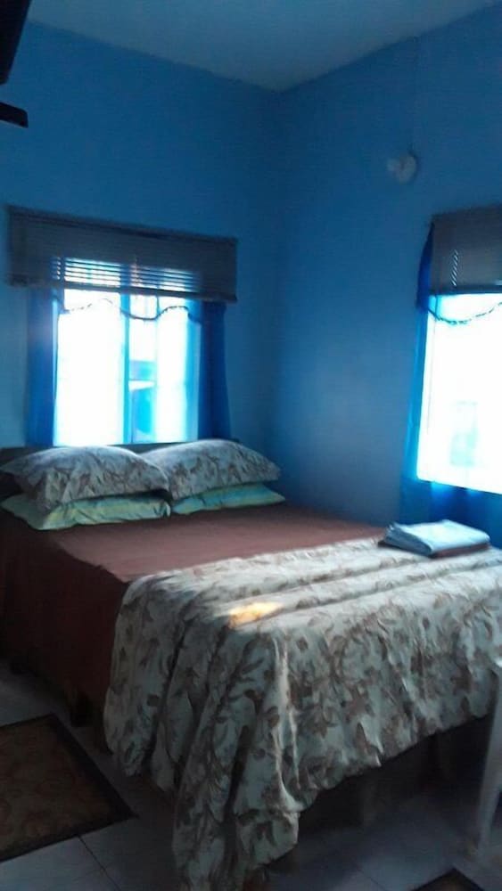 Powells Guesthouse 15920142 — Mandeville