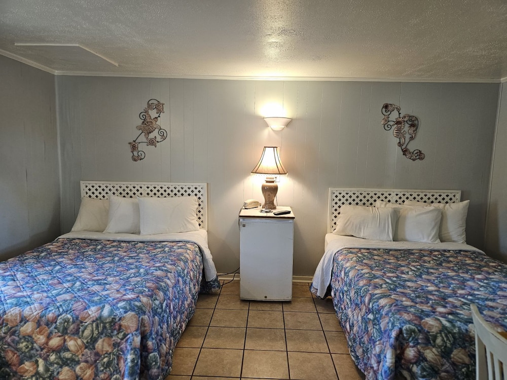 Captain's Cove Motel - photo 3