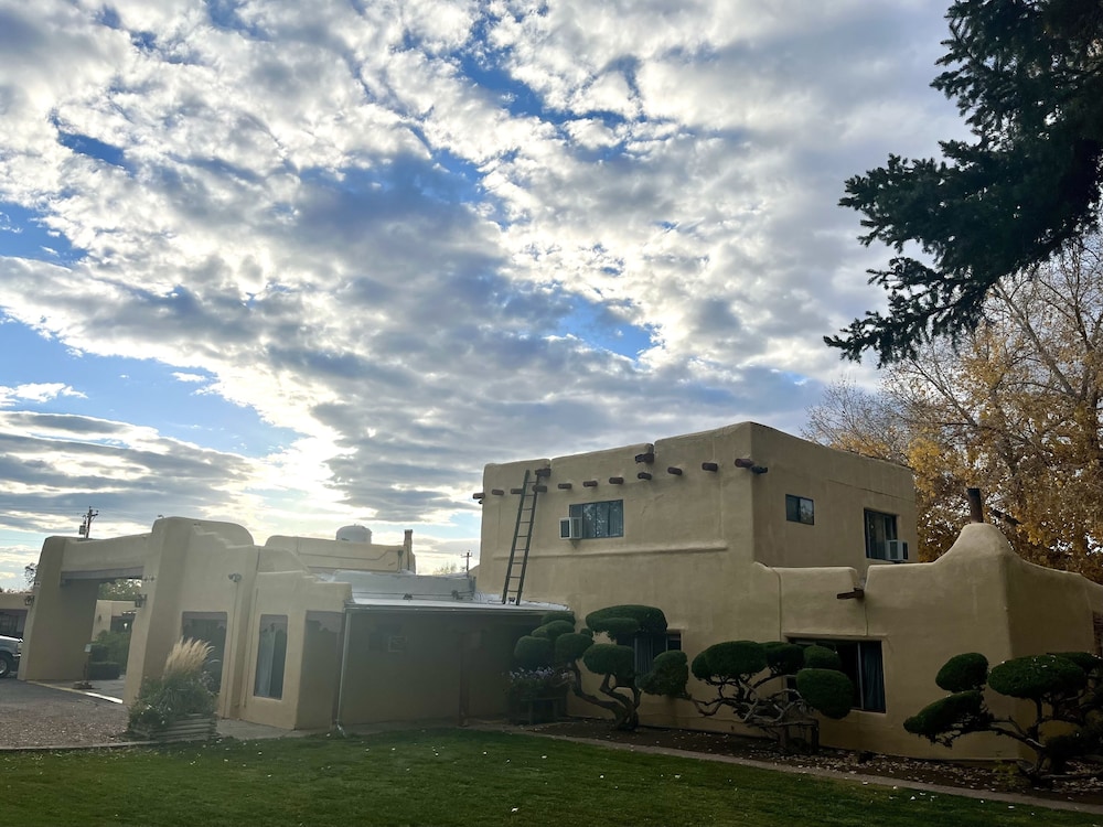 El Pueblo Lodge - photo 57