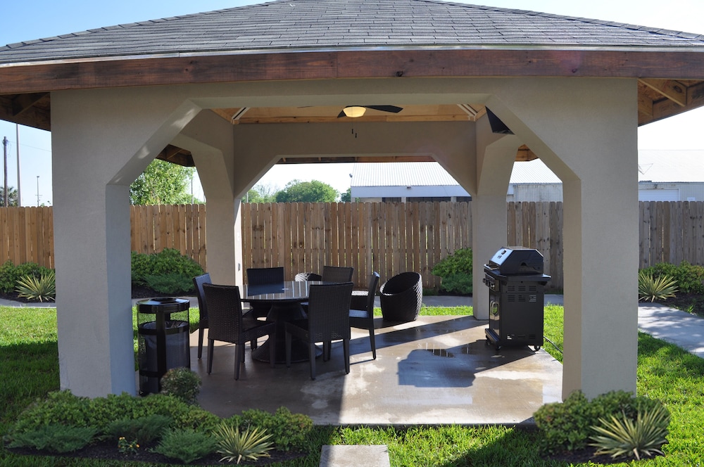 Candlewood Suites Bay City by IHG - photo 36