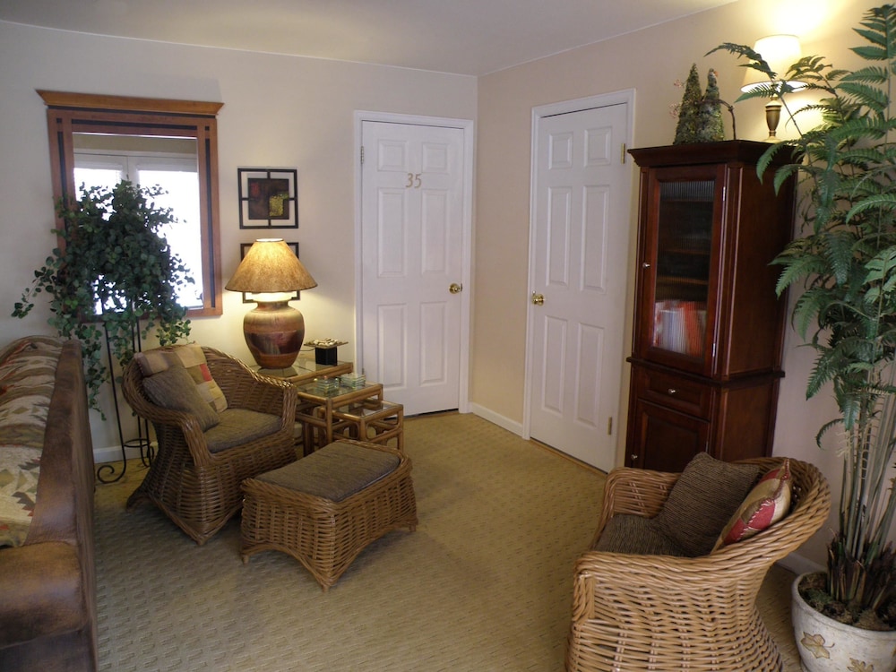 The River's Edge Motel Lodge & Resort - photo 14