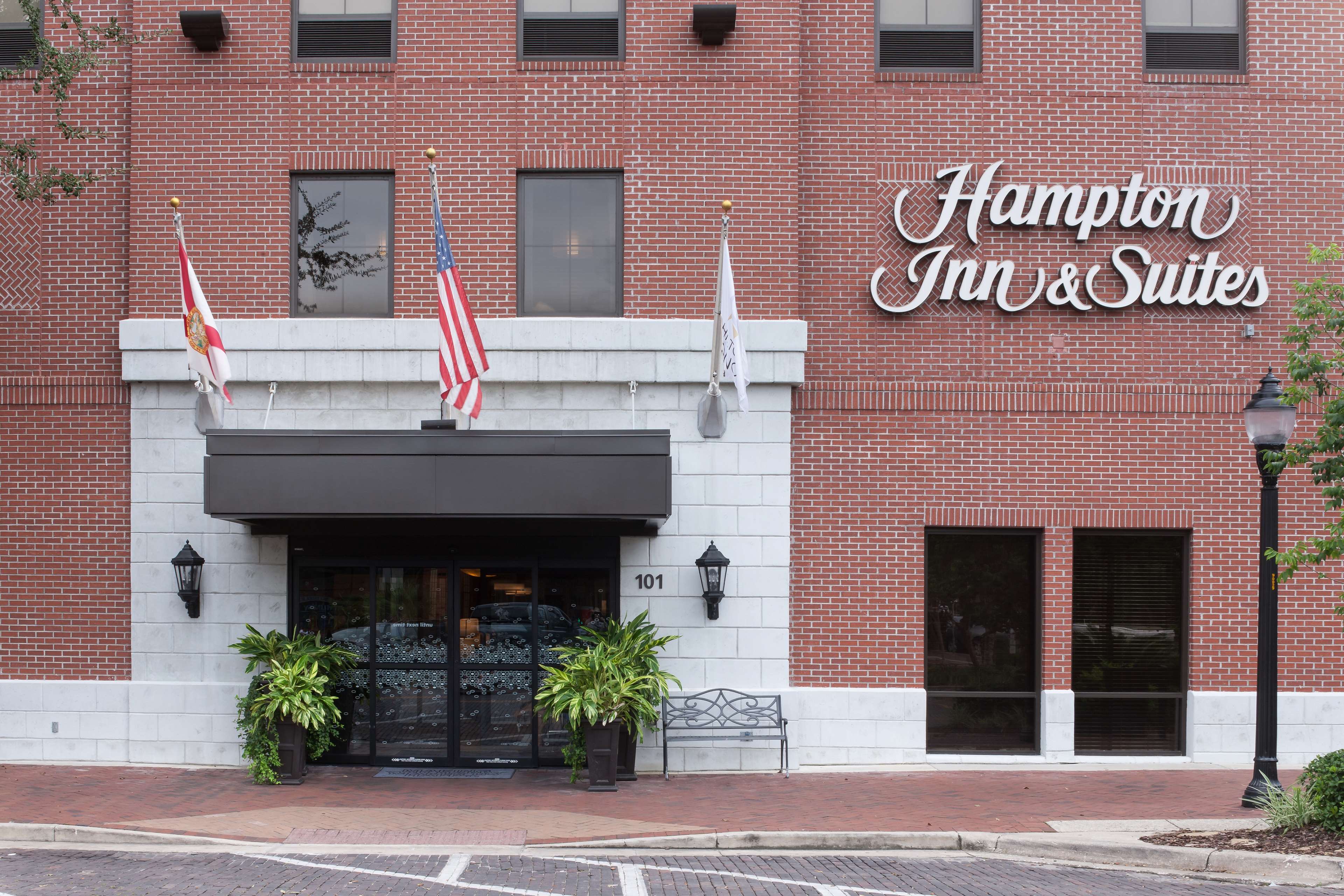 Hampton Inn & Suites Gainesville Downtown - photo 3
