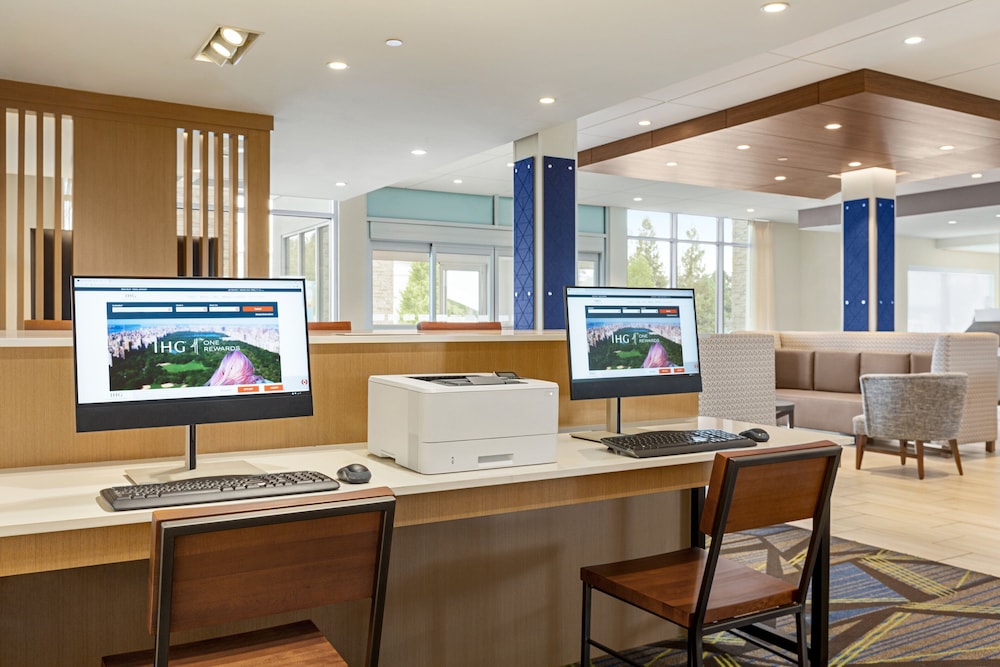 Holiday Inn Express and Suites Ukiah by IHG - photo 39