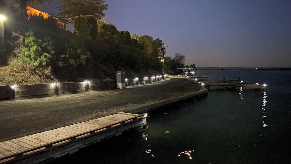 Lakeshore Inn Water Front - photo 33