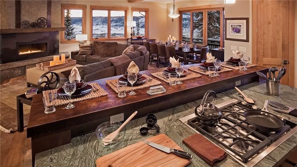 Falconhead Lodge North 5 BedroomHoliday home By Moving Mountains — 4-Star Luxury Hotel in Steamboat Springs, United States