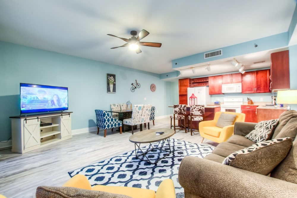 Laketown Wharf Resort by Aneliya's Rentals - photo 507