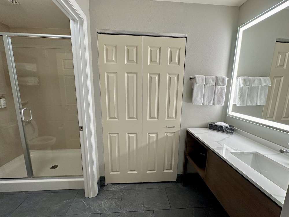 Staybridge Suites Milwaukee West Oconomowoc by IHG - photo 13