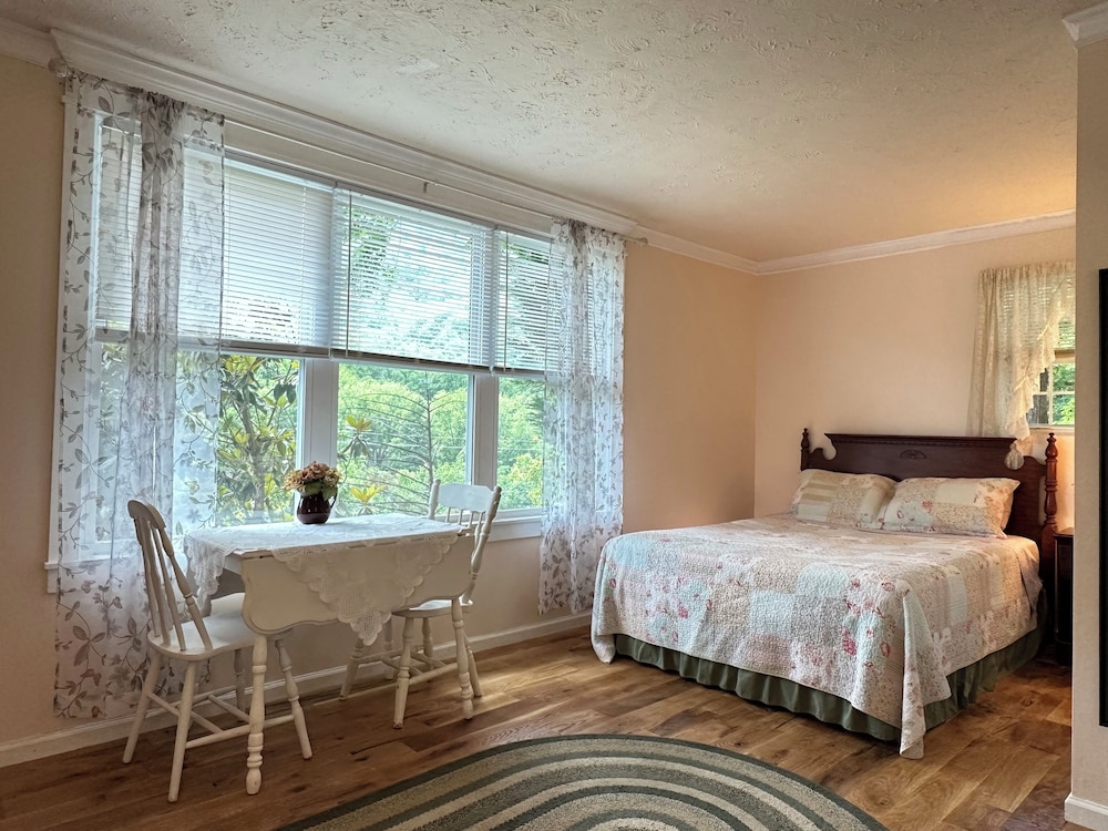 The Chimney Rock Inn & Cottages - photo 116