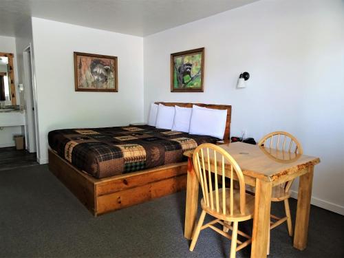 Eagle's Nest Motel - photo 11