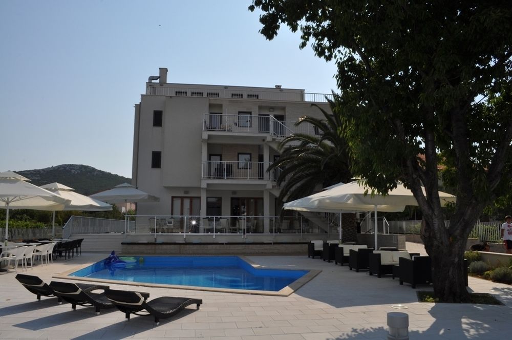 Apartments Mediteran — 4-Star Luxury Hotel in Pasman, Croatia