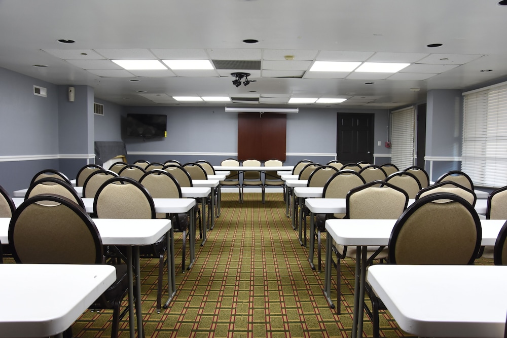Days Inn by Wyndham Lebanon - photo 19
