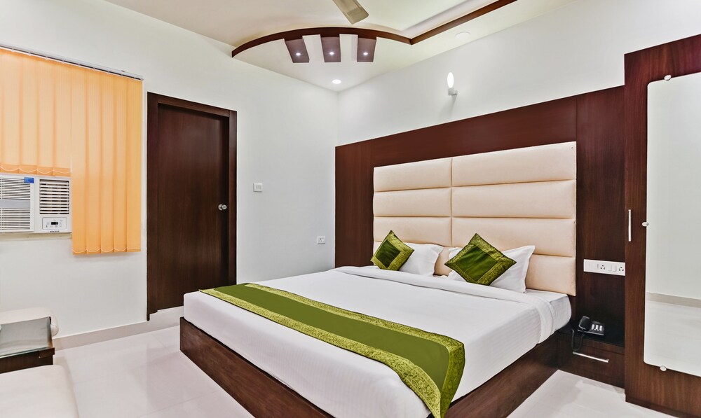 Treebo Resto Hazratganj - last minute hotel in Lucknow