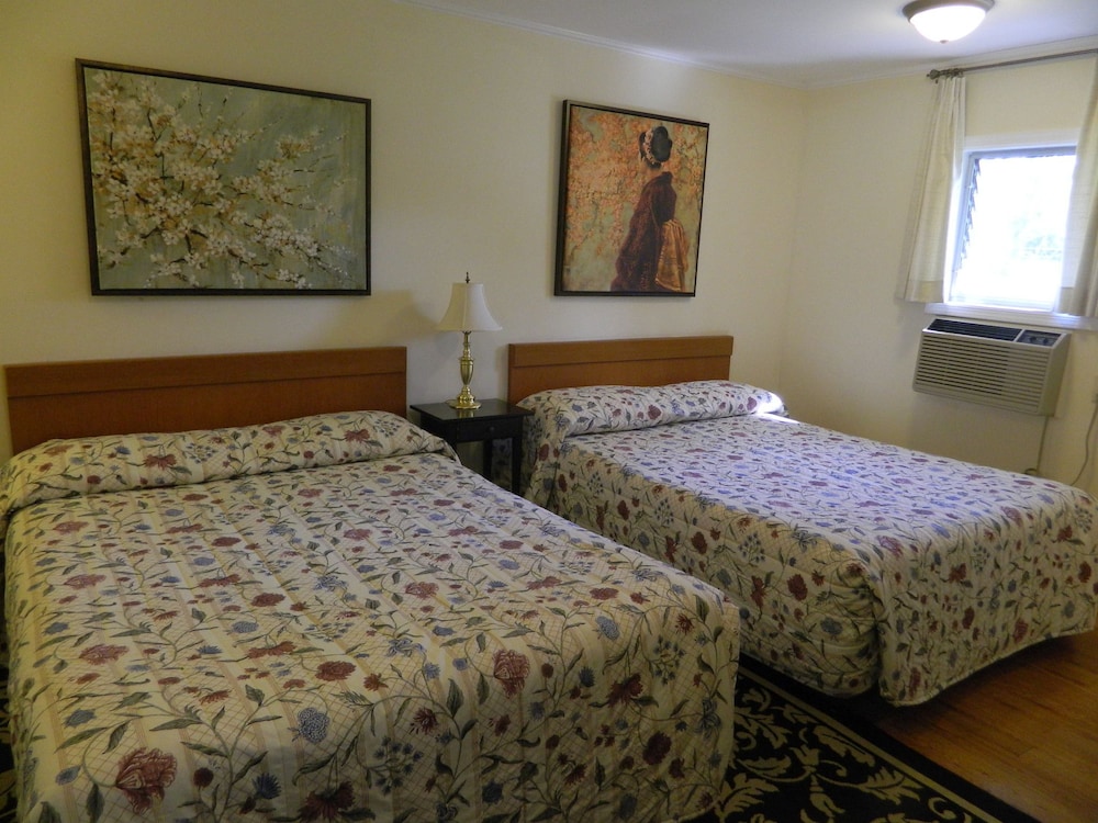 Twin Oaks Motel - photo 13
