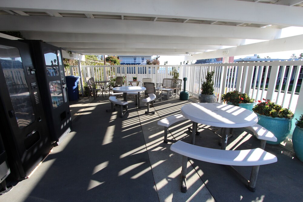 Edgewater Beach Inn - photo 64