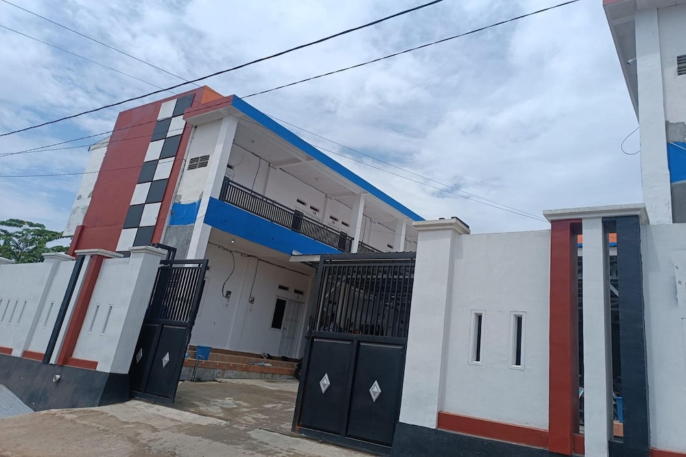 OYO 93774 Khaira Kos Dan PenginapanNearYani Heahlerr — hotel in Marabahan