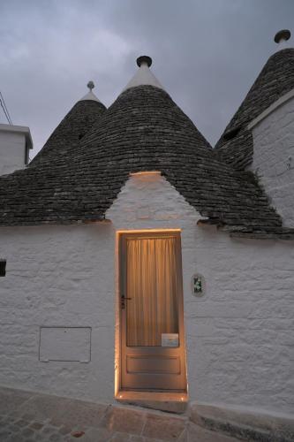 Tulipano Casa Vacanze Suite Curcuma — 4-Star Luxury Hotel in Alberobello, Italy