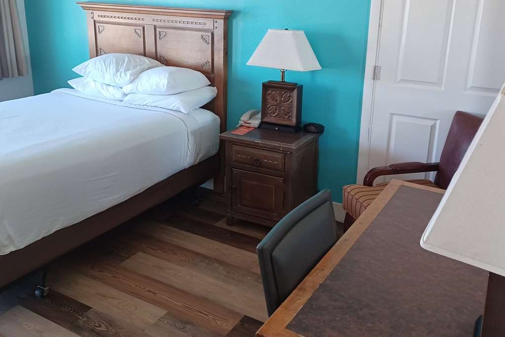 Howard Johnson by Wyndham Springerville - photo 8
