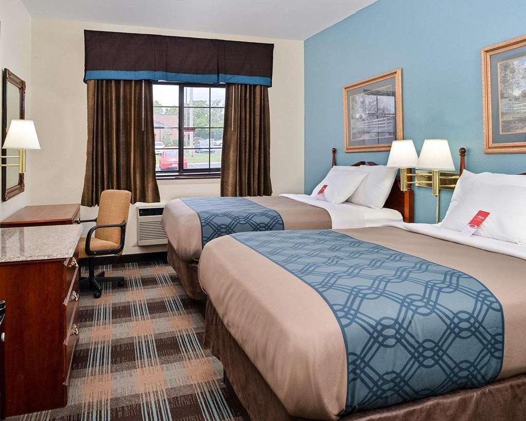 Econo Lodge Inn & Suites Shelbyville - photo 14