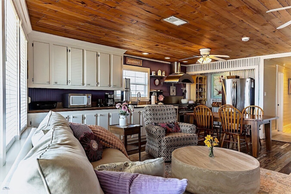 Blue Dolphin Inn and Cottages - photo 57