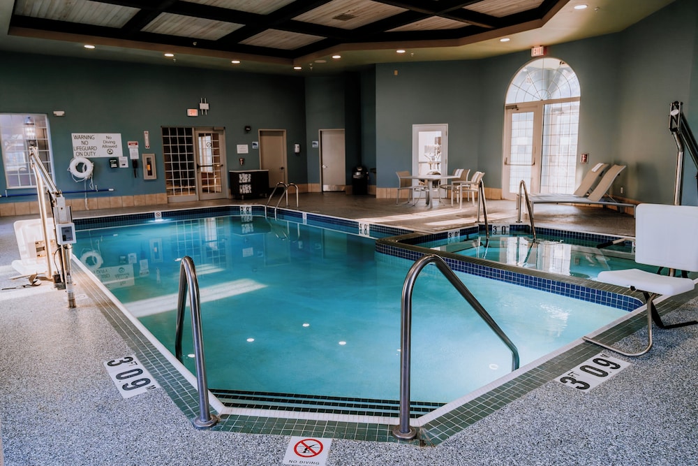Holiday Inn Express Hotel & Suites Oshkosh by IHG - photo 54