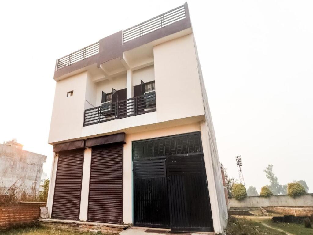 OYO Flagship 73043 Alpha Inn - last minute hotel in Lucknow