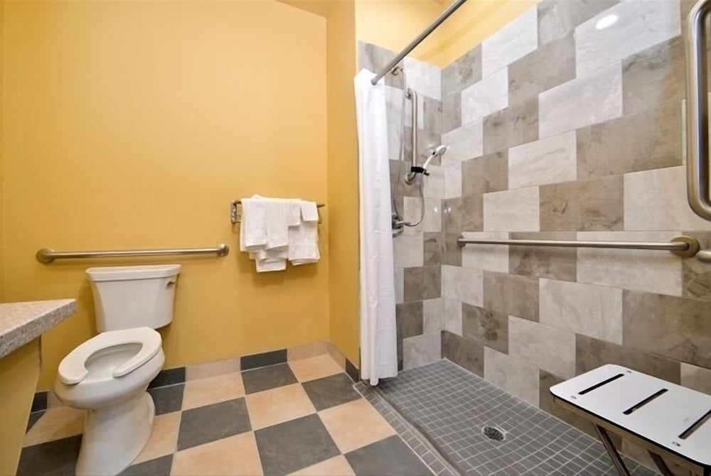 La Bonita Inn & Suites - photo 23