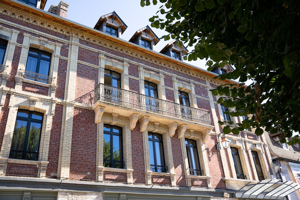 L’Invitation au Voyage in Honfleur, France