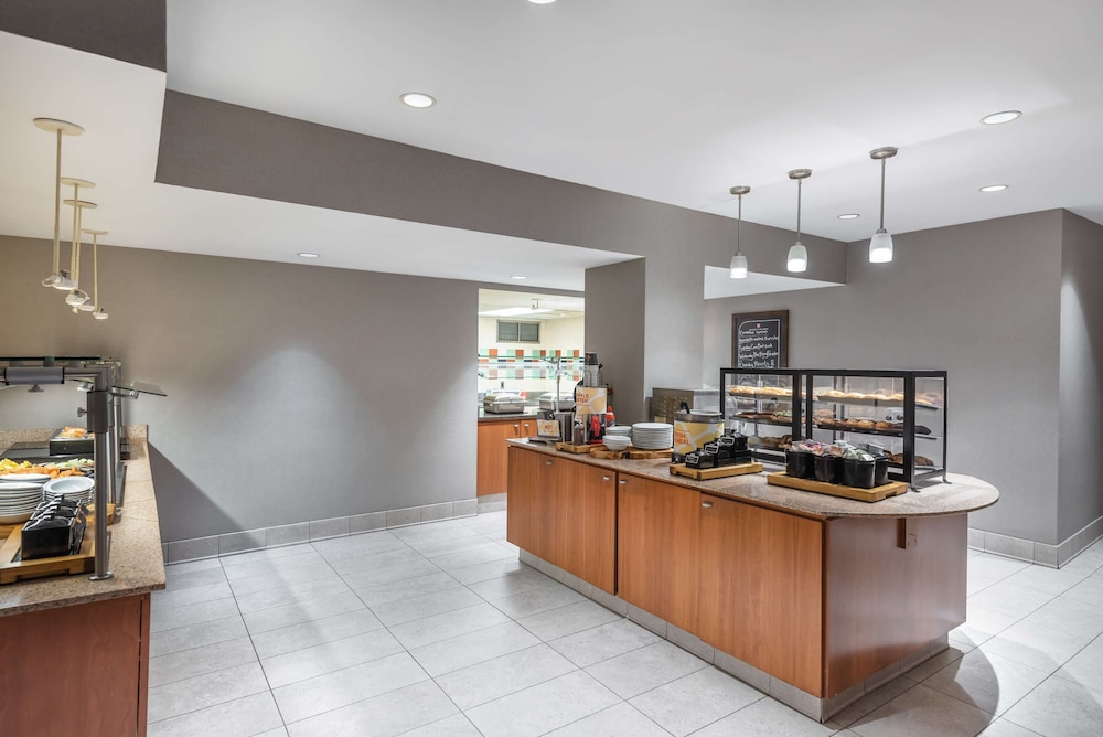 Hilton Garden Inn Tysons Corner - photo 22