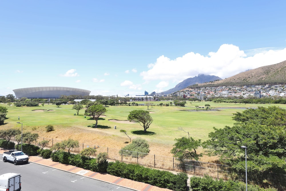 Mouille Point Mountain View 2 Bedroom
