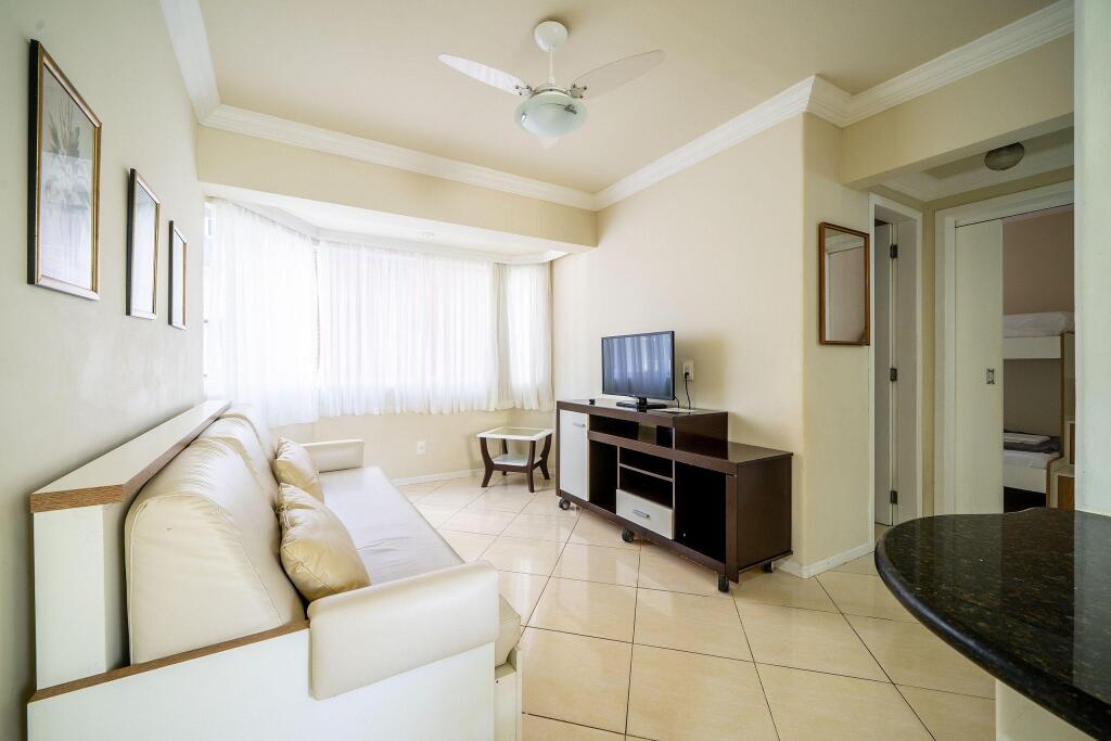 2 Bedroom apt 100m From th Central Beach BC Edg402