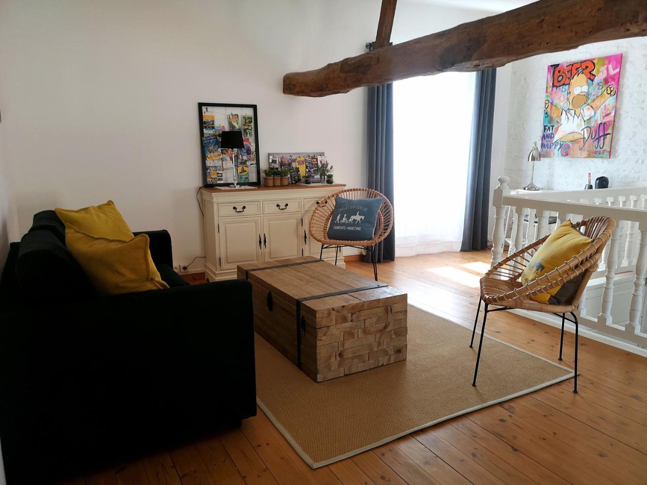 La Demeure Des Artistes Quartier Historique in Saintes, France