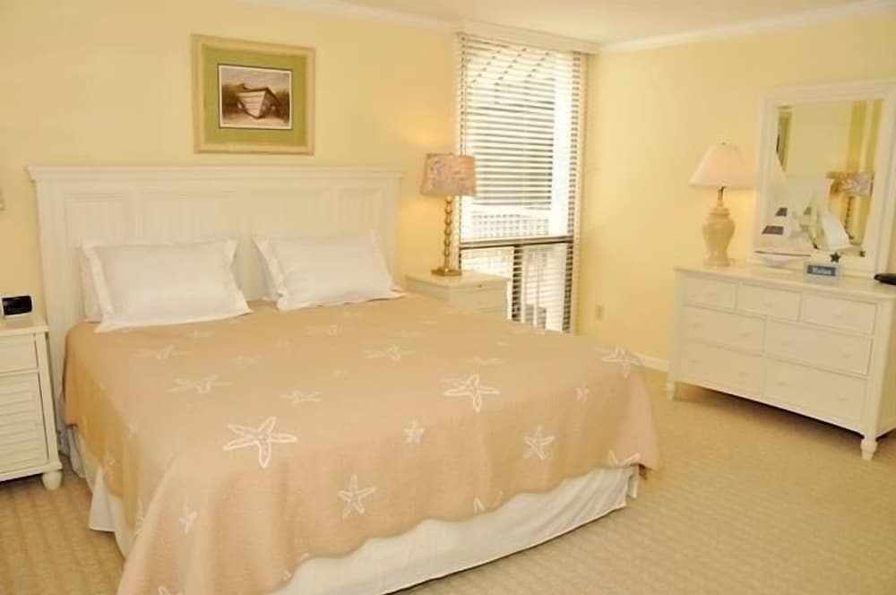1037 Caravel Court at the Sea Pines Resort - photo 6
