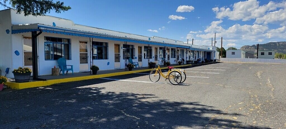 Maverick Motel and Glamp Ground - photo 30