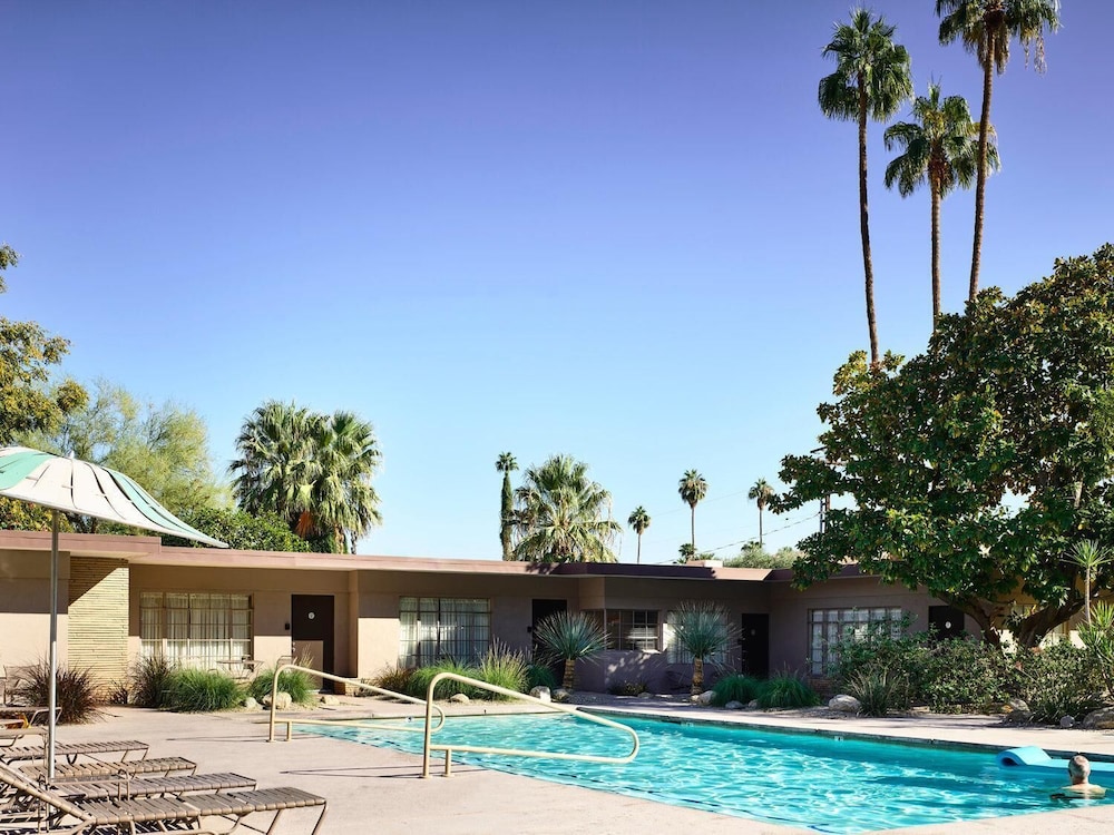 The Hideaway 21 and Over a Town and Desert Boutique Hotel - photo 9
